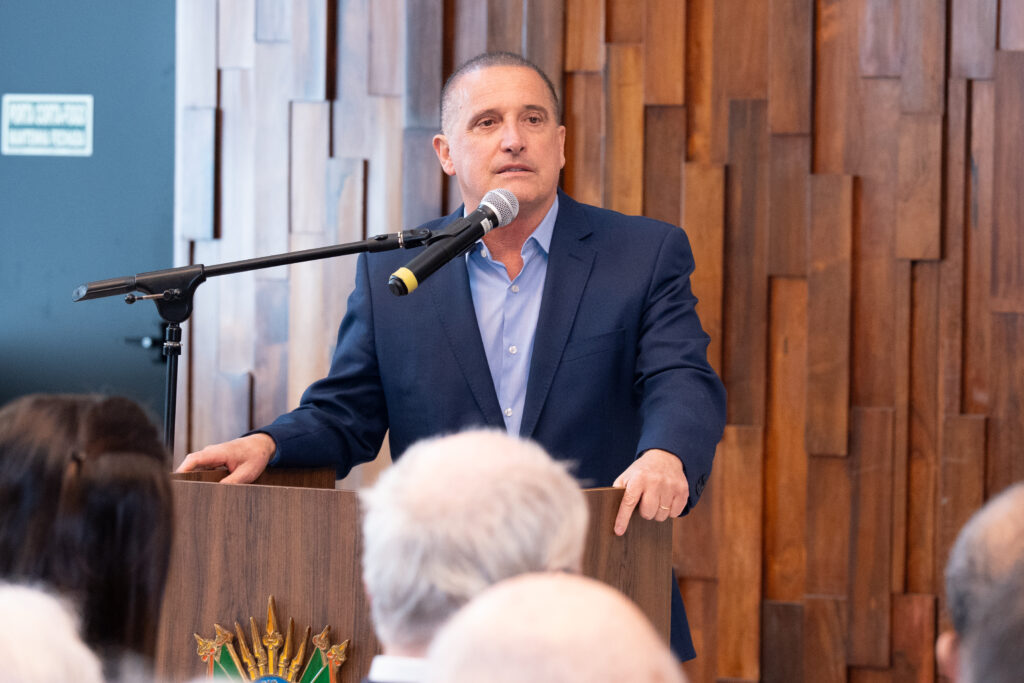 PORTO ALEGRE - RS - BRASIL - 14/11/2025: Medalha da 56ª Legislatura a Júlio Flávio Dornelles de Matos, por iniciativa do deputado Rodrigo Lorenzoni (PP). Salão Júlio de Castilhos. Foto: Claudio Fachel/ALRS.