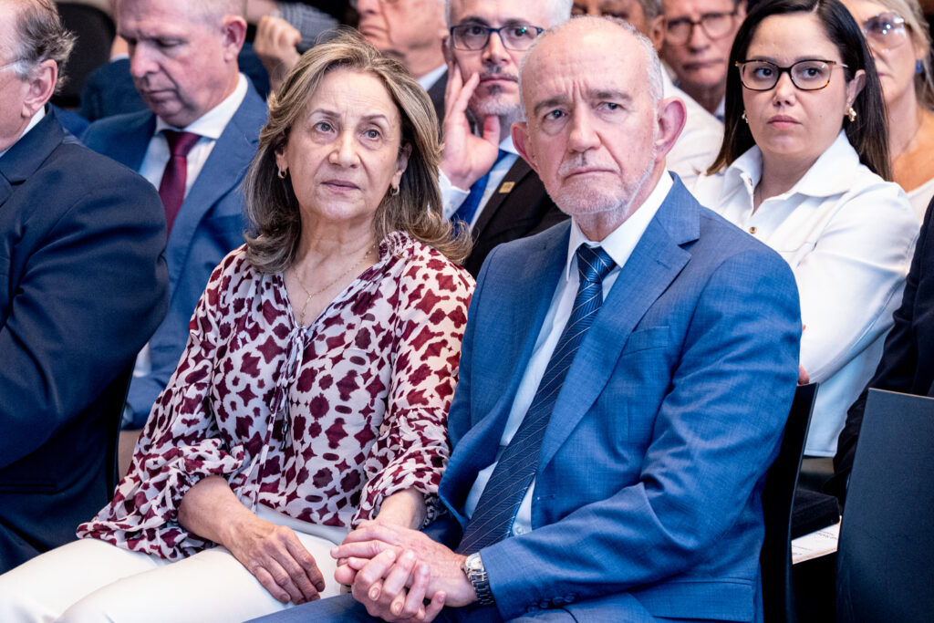 PORTO ALEGRE - RS - BRASIL - 14/11/2025: Medalha da 56ª Legislatura a Júlio Flávio Dornelles de Matos, por iniciativa do deputado Rodrigo Lorenzoni (PP). Salão Júlio de Castilhos. Foto: Claudio Fachel/ALRS.