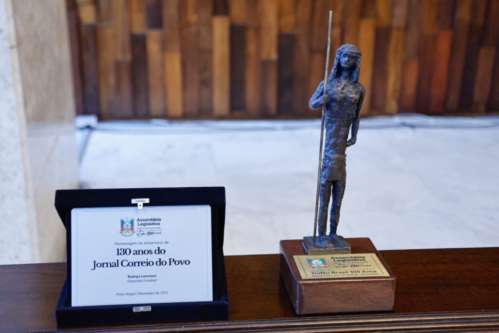 PORTO ALEGRE - RS - BRASIL- 10/12/2025 - Salão Júlio de Castilhos - homenagem aos 130 Anos do Jornal Correio do Povo, por iniciativa do deputado Rodrigo Lorenzoni (PP). Foto: Fernando Gomes / ALRS.